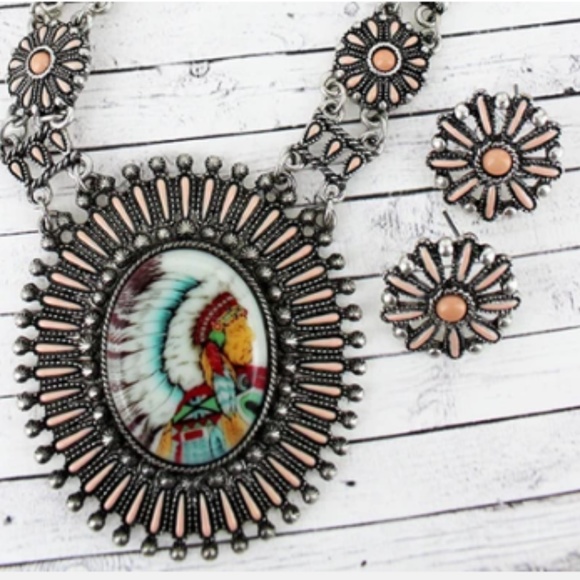 Pink Chief Necklace Set - Picture 2 of 4